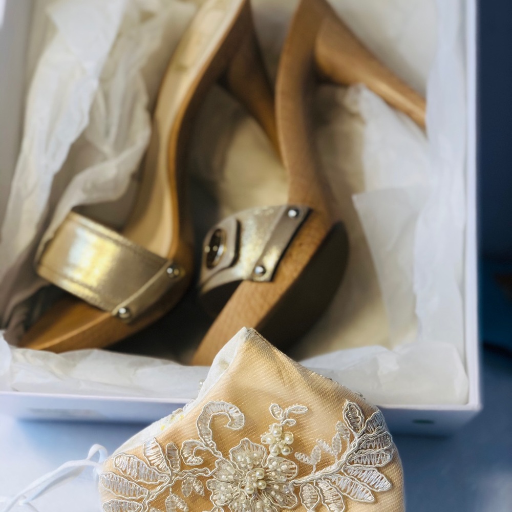 NEW! Christian Dior strapless shoes comes with box